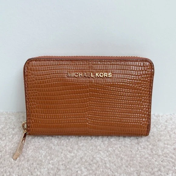 Micheal Kors wallet - Picture 3 of 16